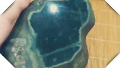 翡翠原生皮壳值钱吗，探讨翡翠原石皮壳的价值：原生皮壳是否真的值钱？